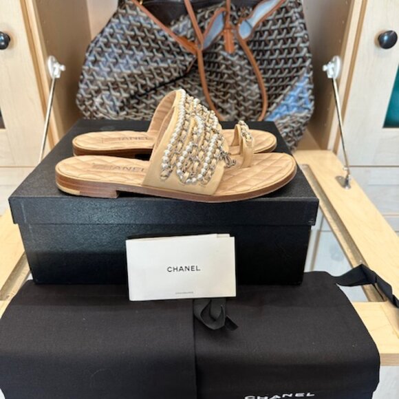 Chanel Interlocking CC Logo Leather Slides Women's Size 38 - Picture 5 of 12